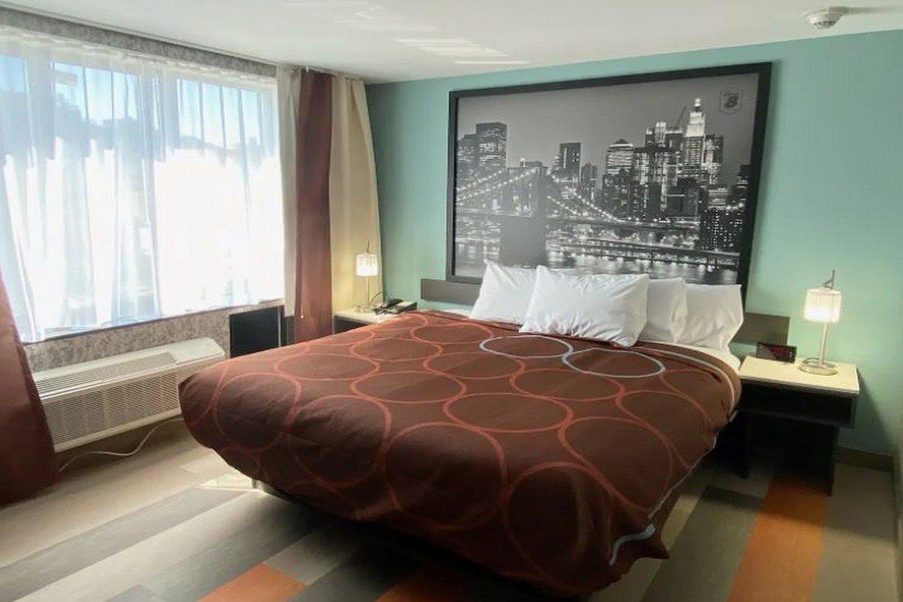Super 8 By Wyndham Brooklyn Williamsburg Hotel New York Exterior photo