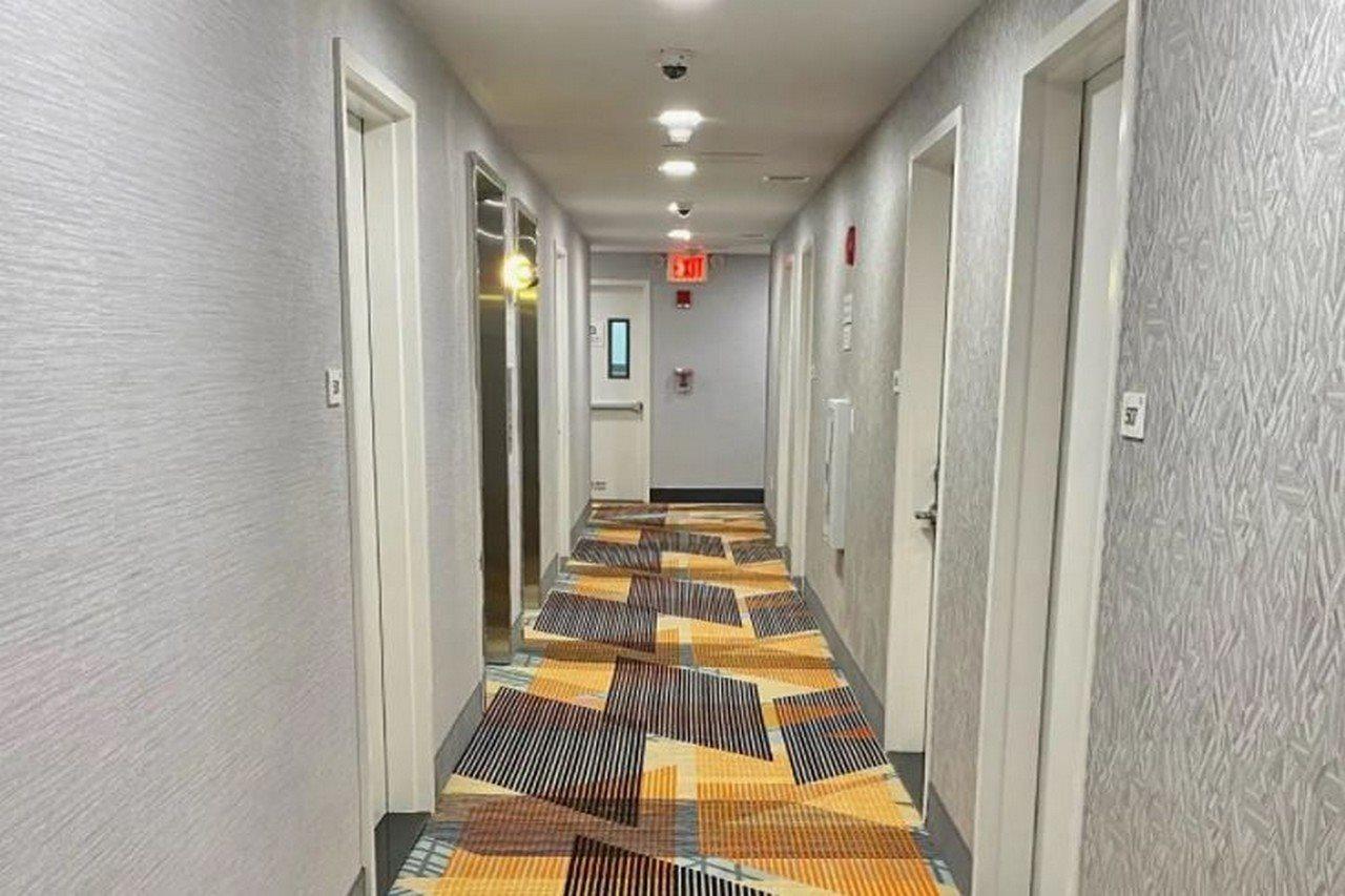 Super 8 By Wyndham Brooklyn Williamsburg Hotel New York Exterior photo