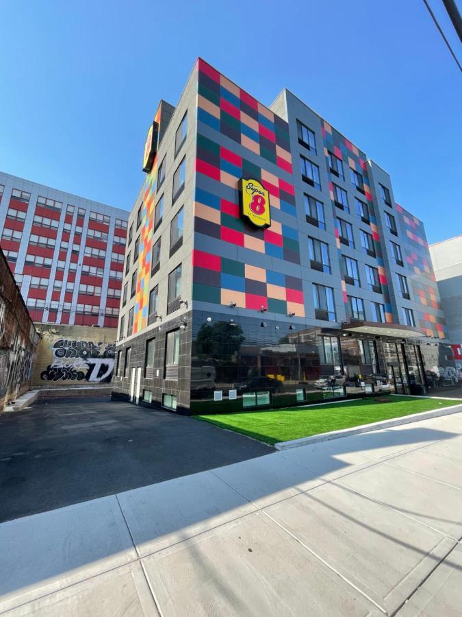 Super 8 By Wyndham Brooklyn Williamsburg Hotel New York Exterior photo